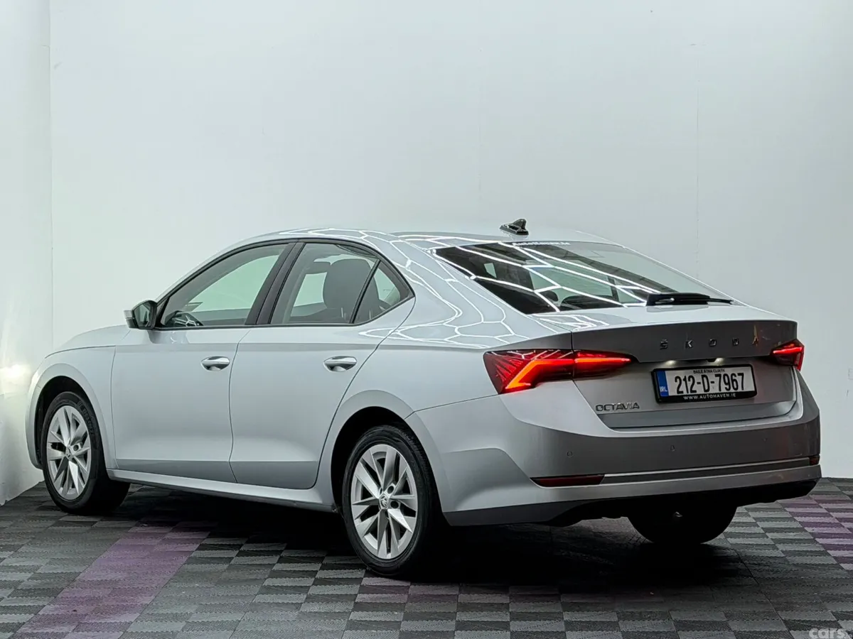 Skoda Octavia Saloon, Diesel, 2021, Grey