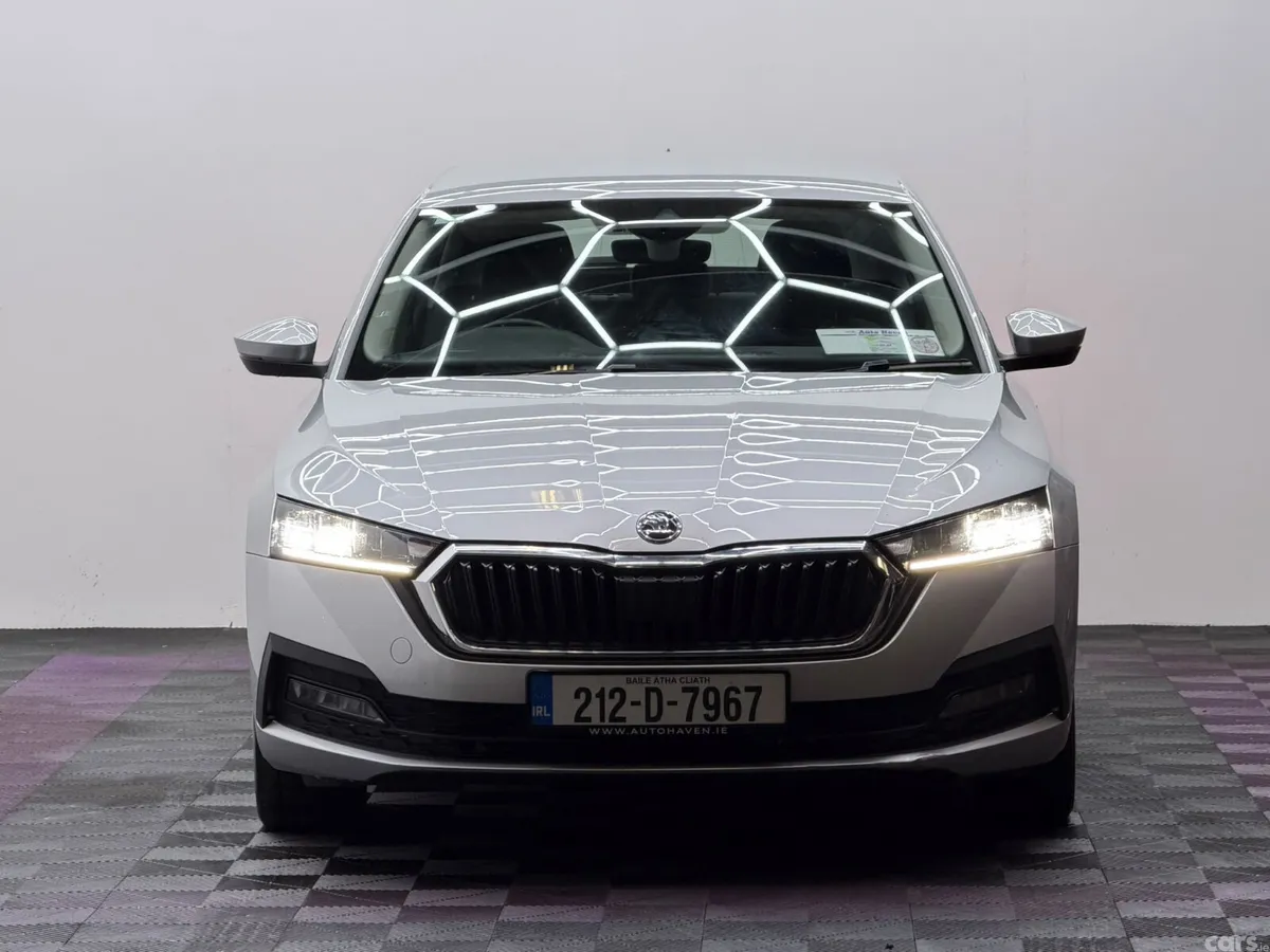 Skoda Octavia Saloon, Diesel, 2021, Grey
