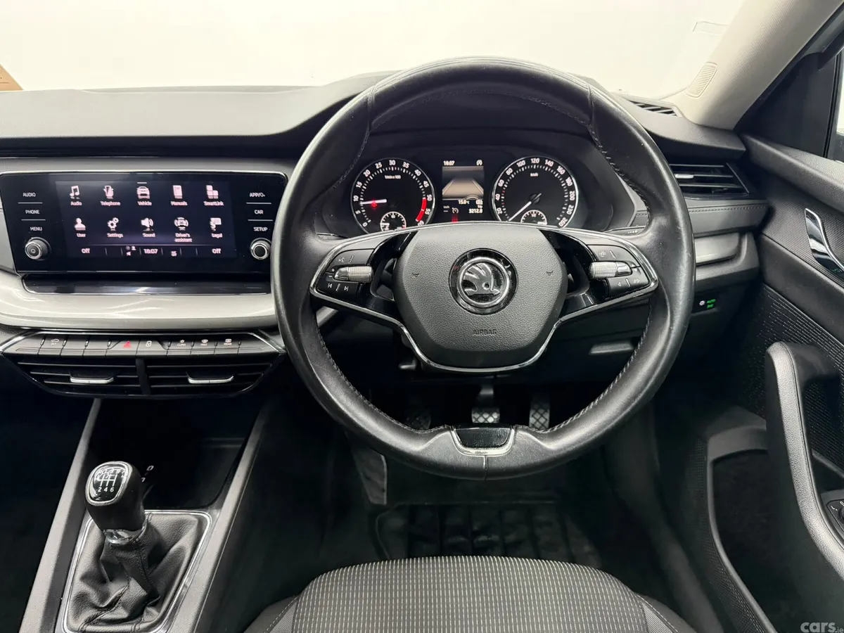 Skoda Octavia Saloon, Diesel, 2021, Grey