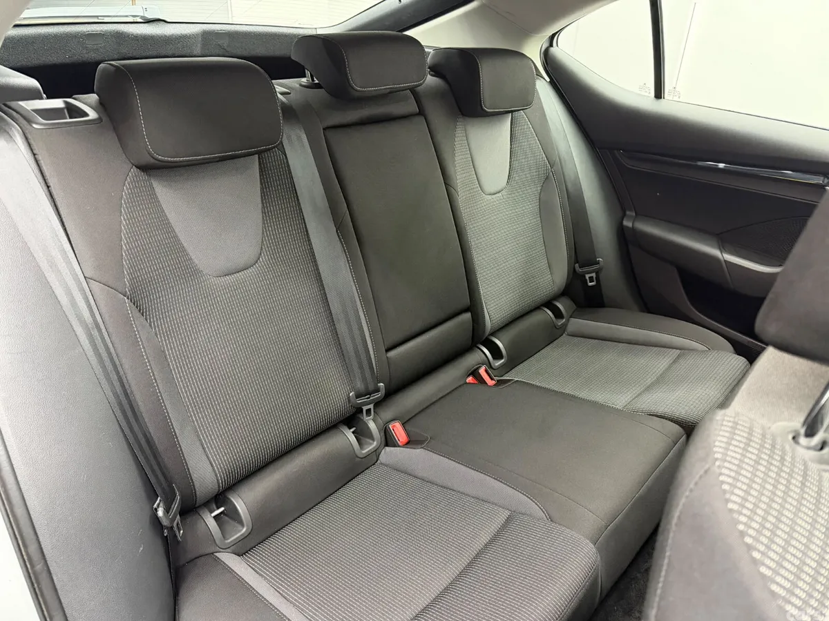 Skoda Octavia Saloon, Diesel, 2021, Grey