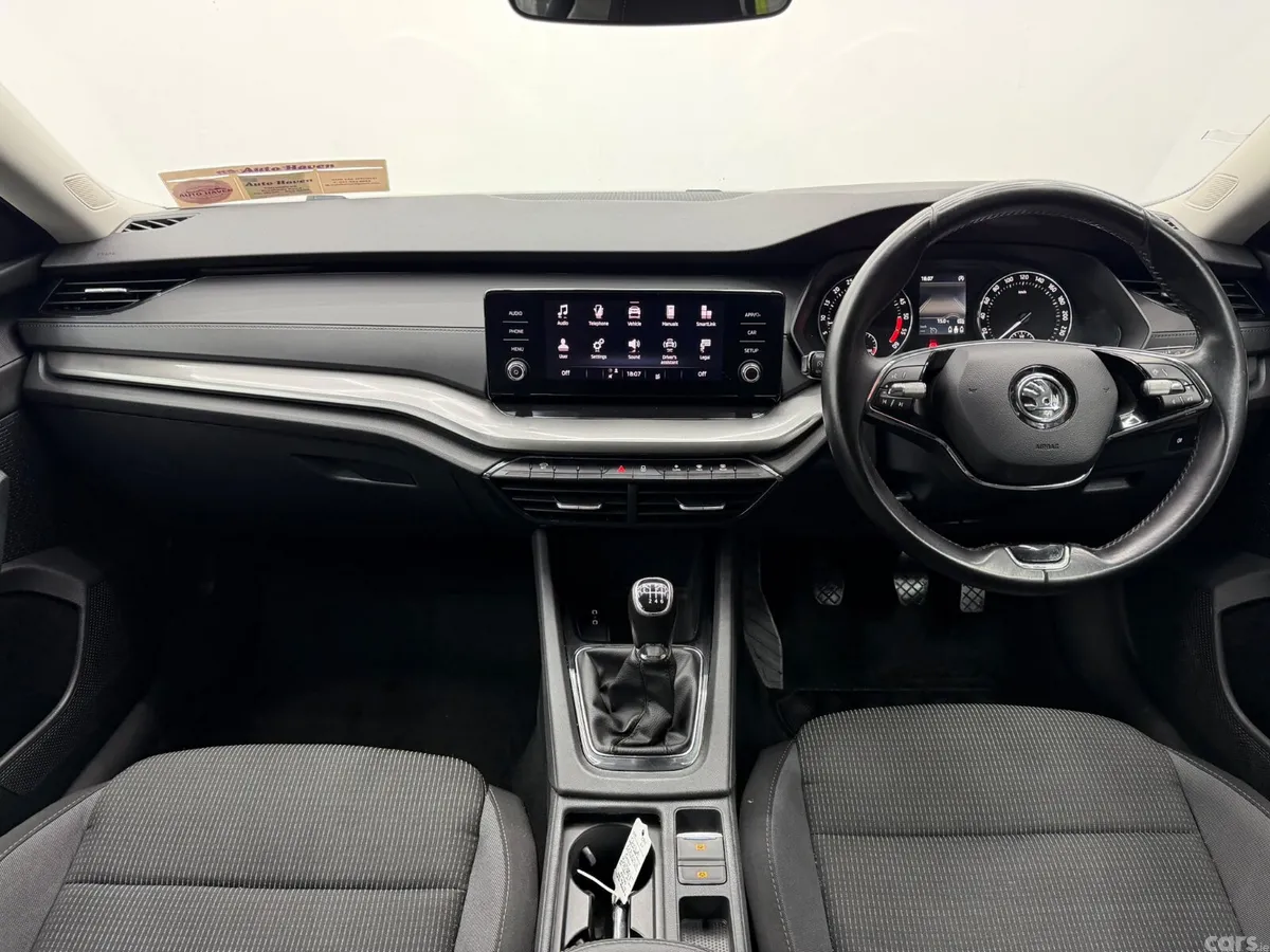 Skoda Octavia Saloon, Diesel, 2021, Grey