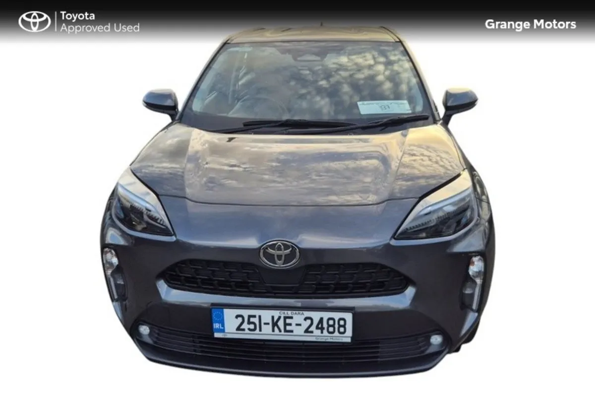Toyota Yaris Cross Hatchback, Petrol Hybrid, 2025, Grey