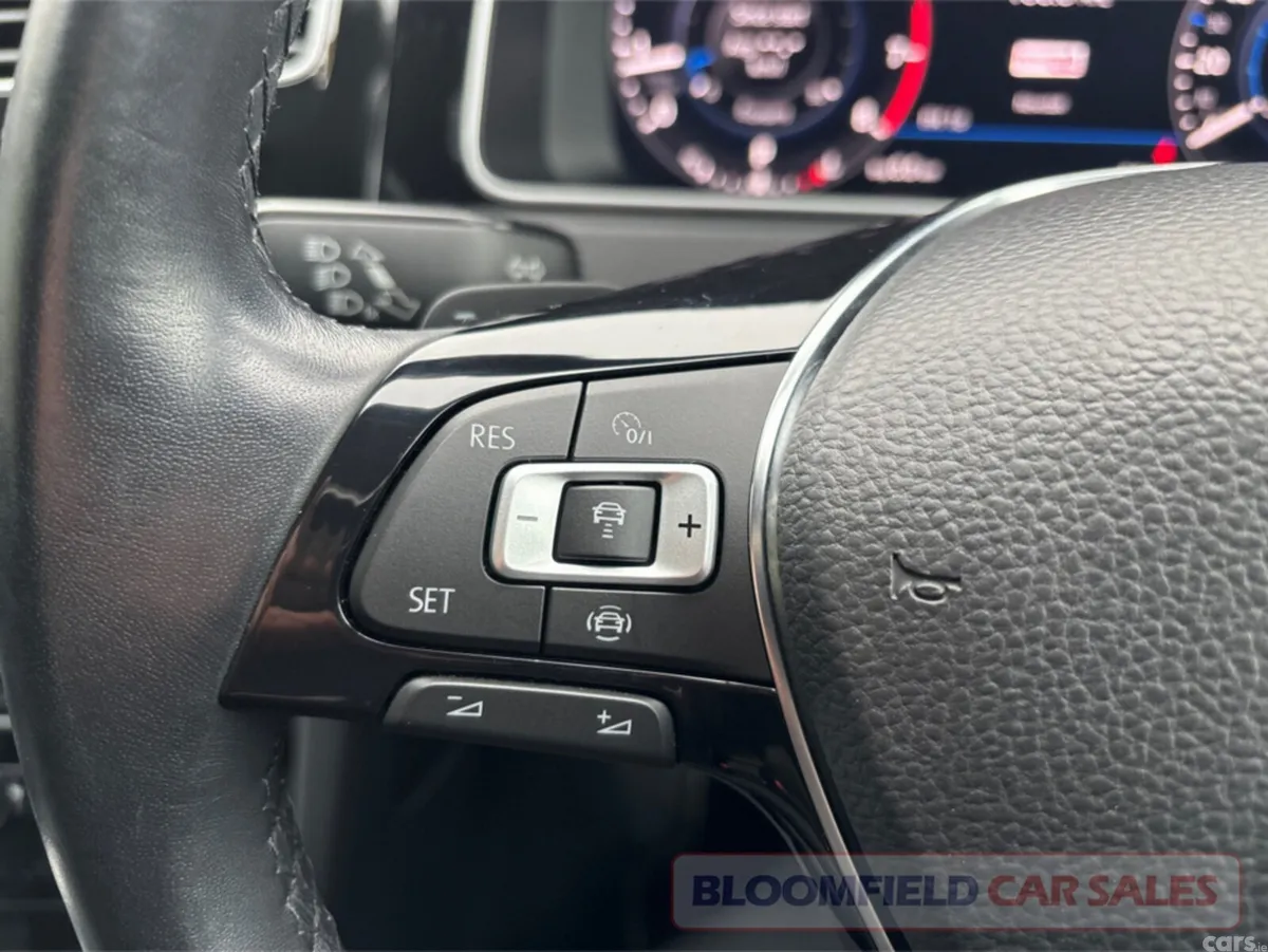 Volkswagen Golf Hatchback, Petrol, 2019, White