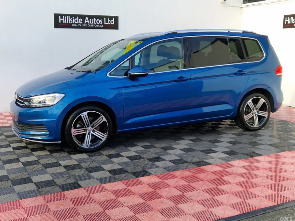 Volkswagen Touran SUV, Petrol, 2017, Blue