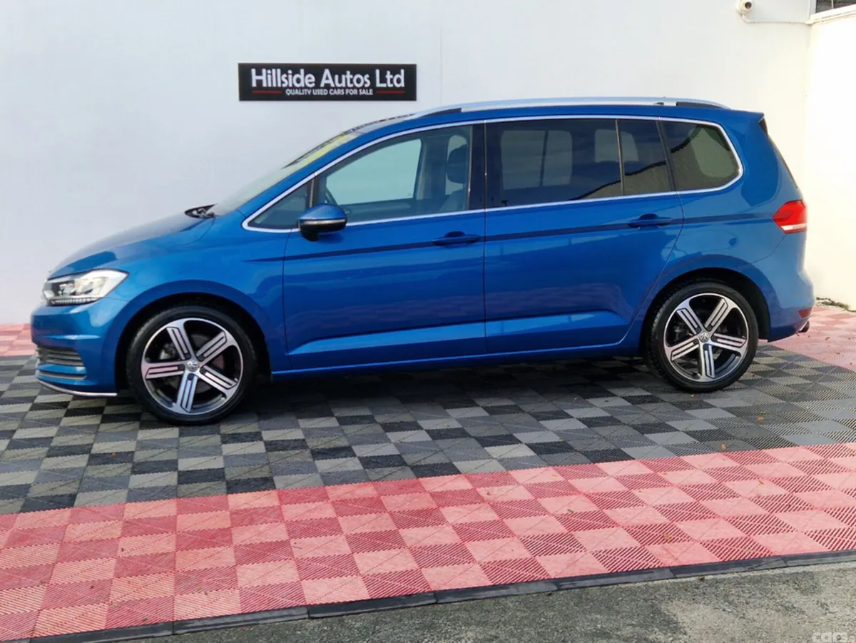 Volkswagen Touran SUV, Petrol, 2017, Blue