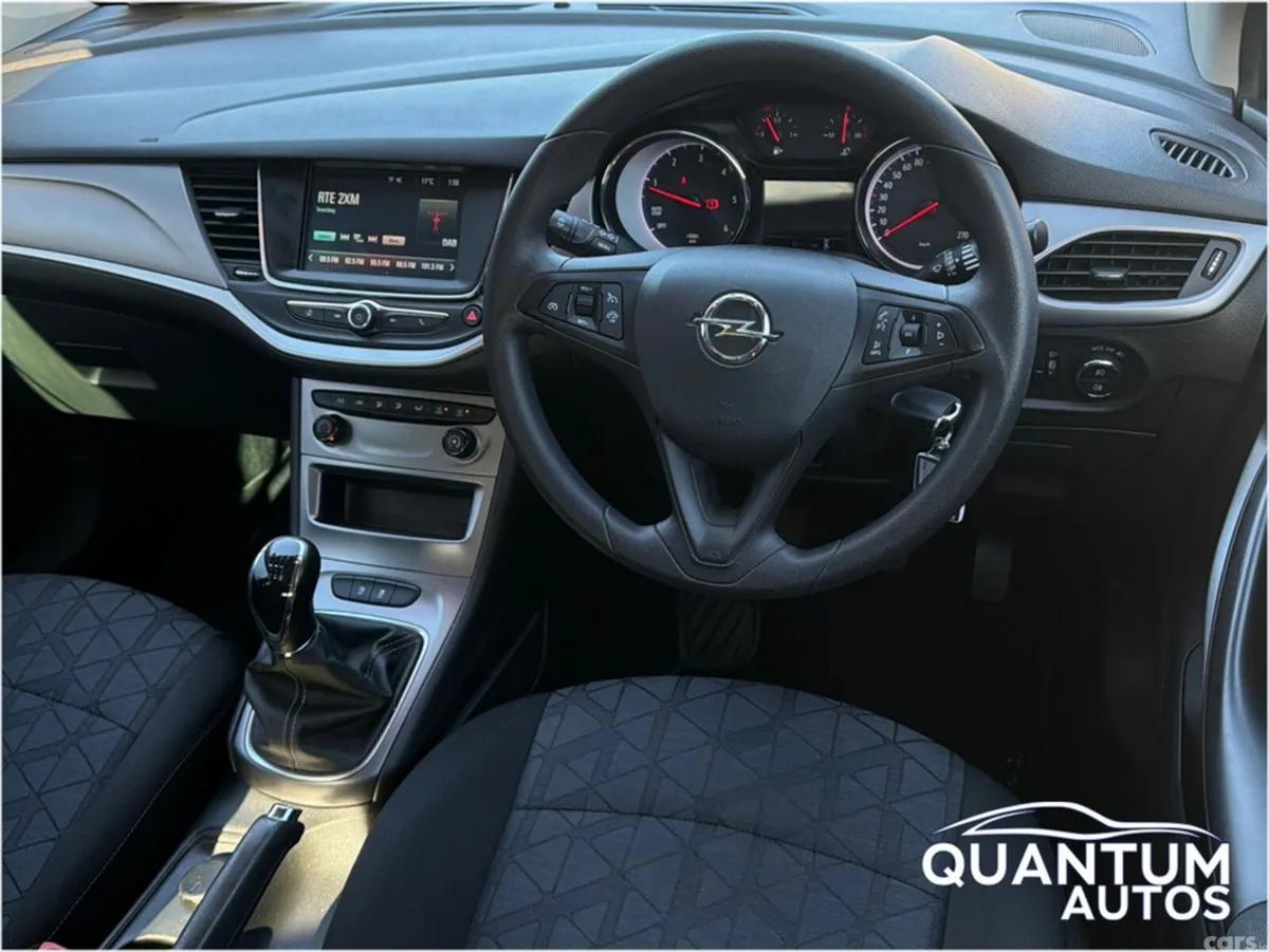 Opel Astra Hatchback, Diesel, 2019, Red
