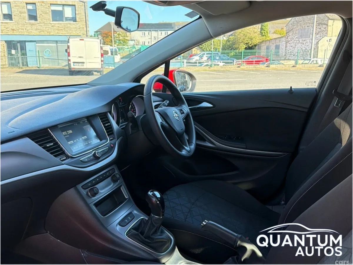 Opel Astra Hatchback, Diesel, 2019, Red