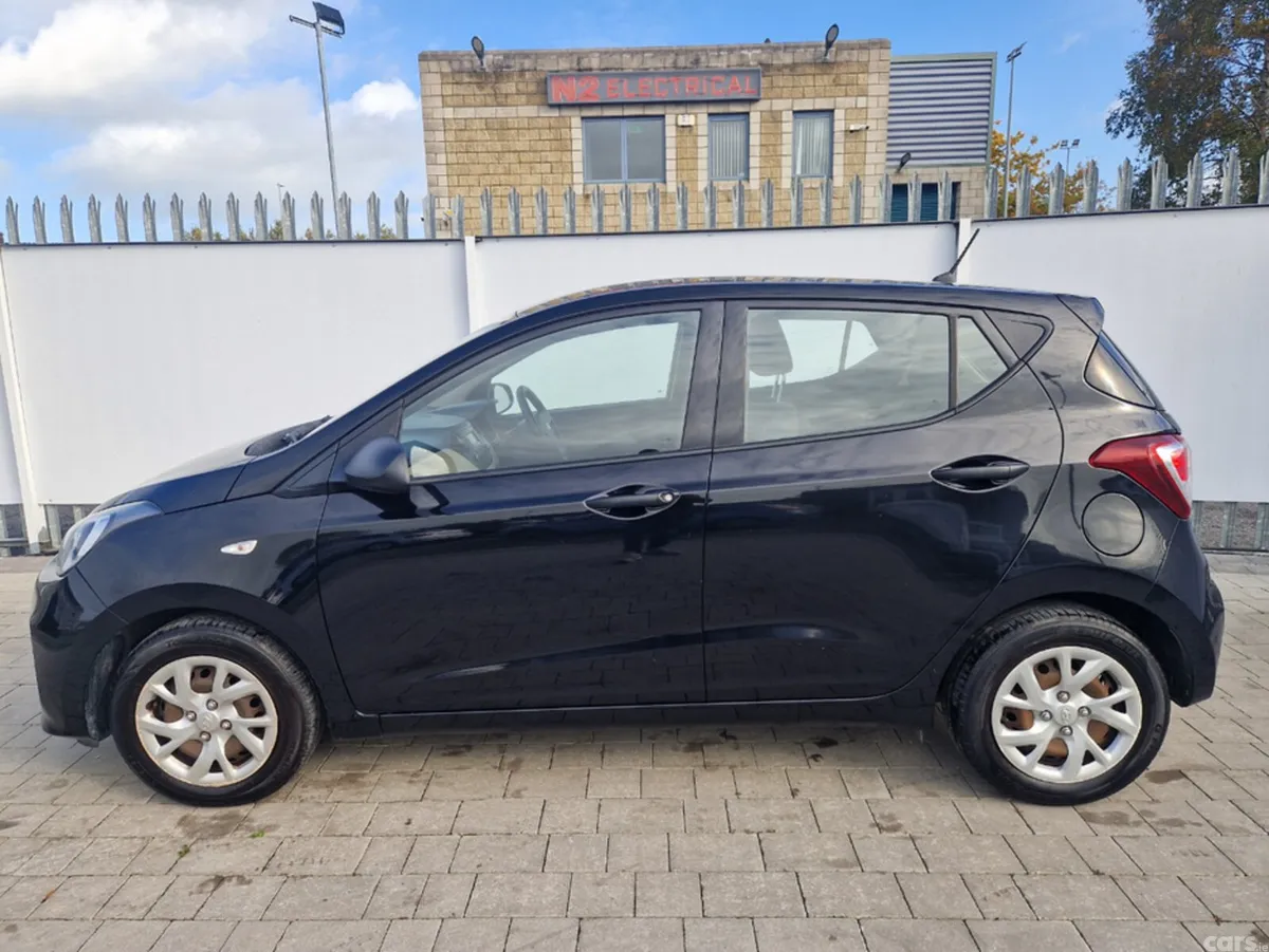 Hyundai i10 Hatchback, Petrol, 2017, Black