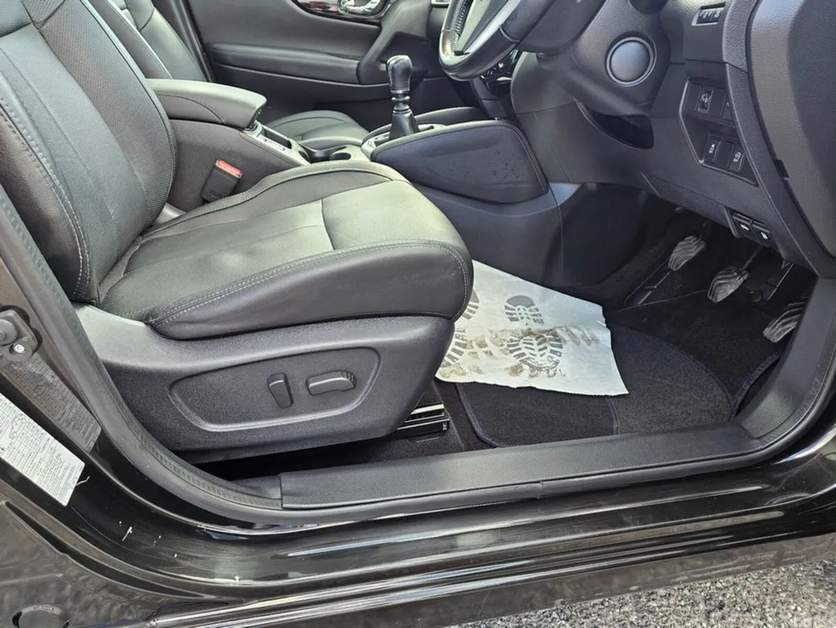 Nissan Qashqai MPV, Petrol, 2017, Black