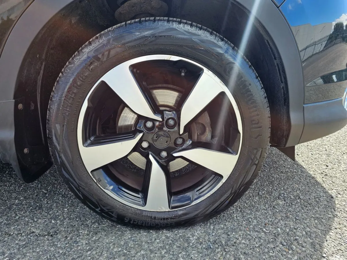 Nissan Qashqai MPV, Petrol, 2017, Black