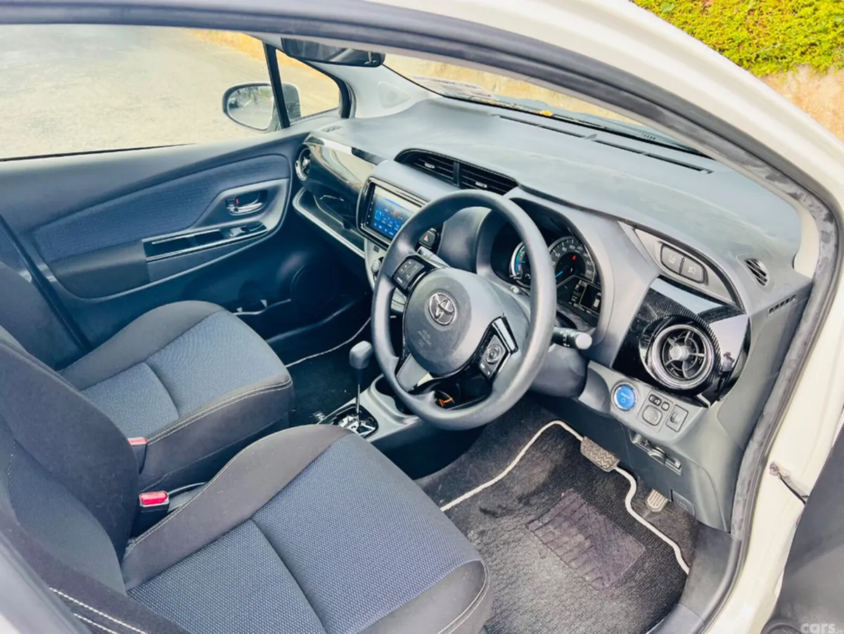 Toyota Vitz Hatchback, Petrol Hybrid, 2019, White