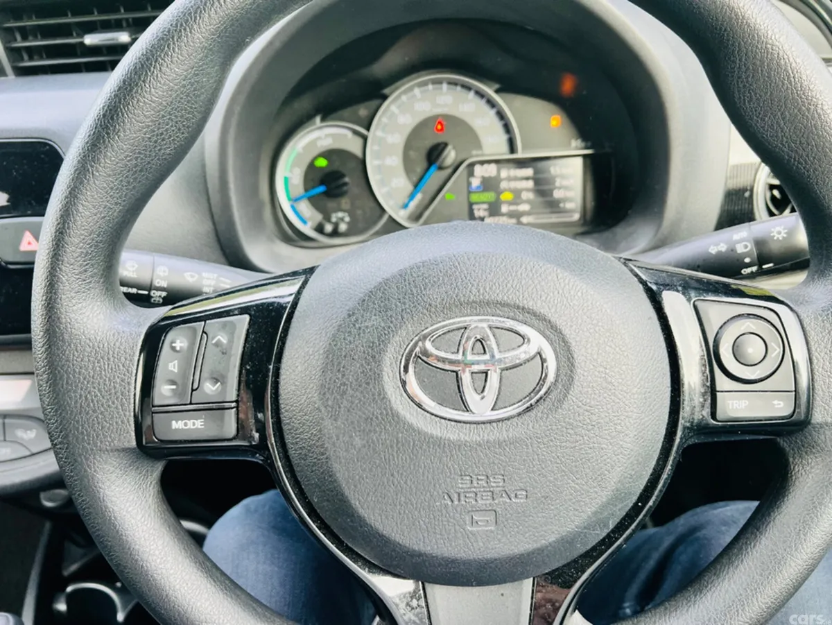 Toyota Vitz Hatchback, Petrol Hybrid, 2019, White