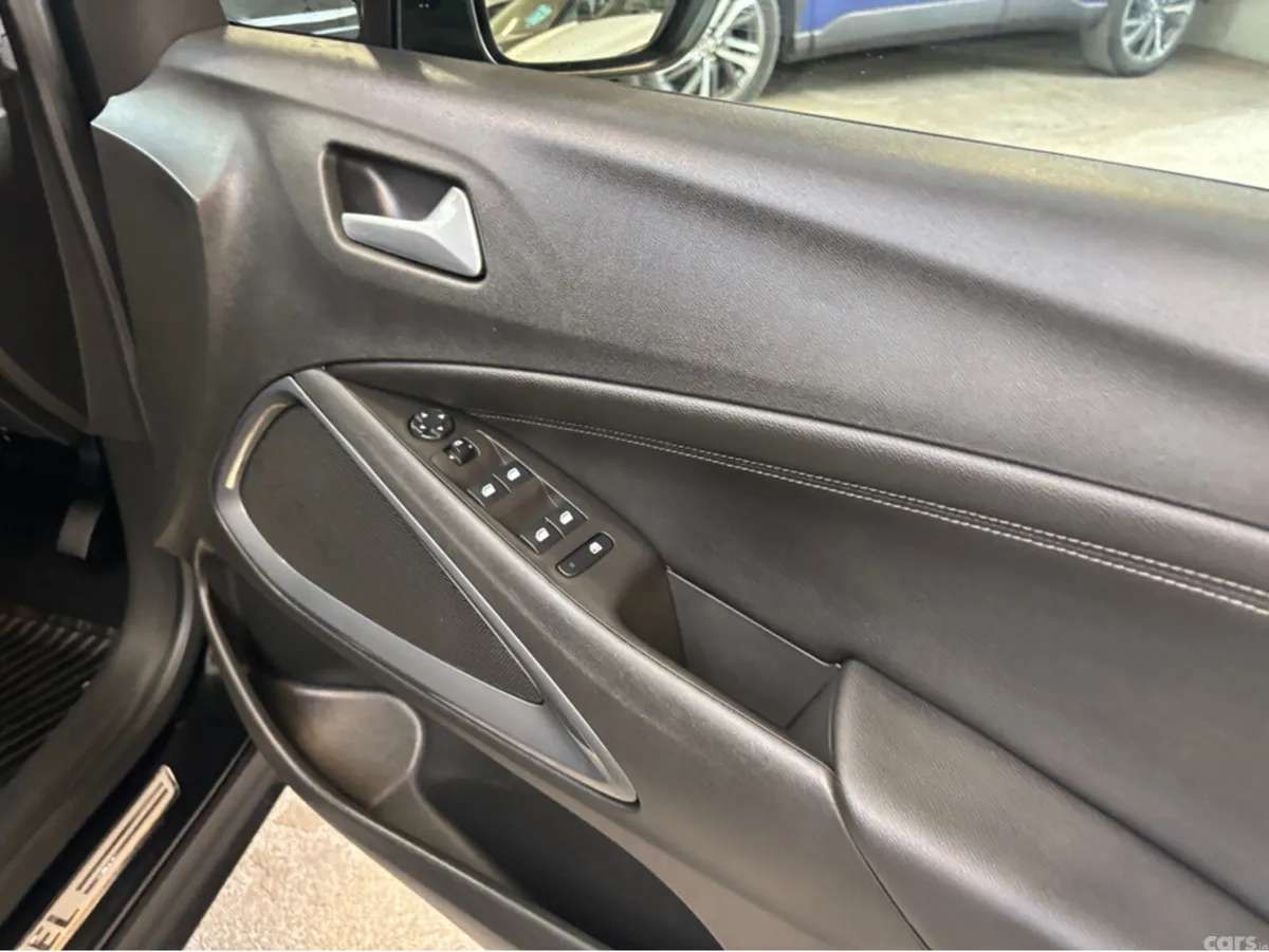 Opel Crossland X MPV, Petrol, 2022, Black