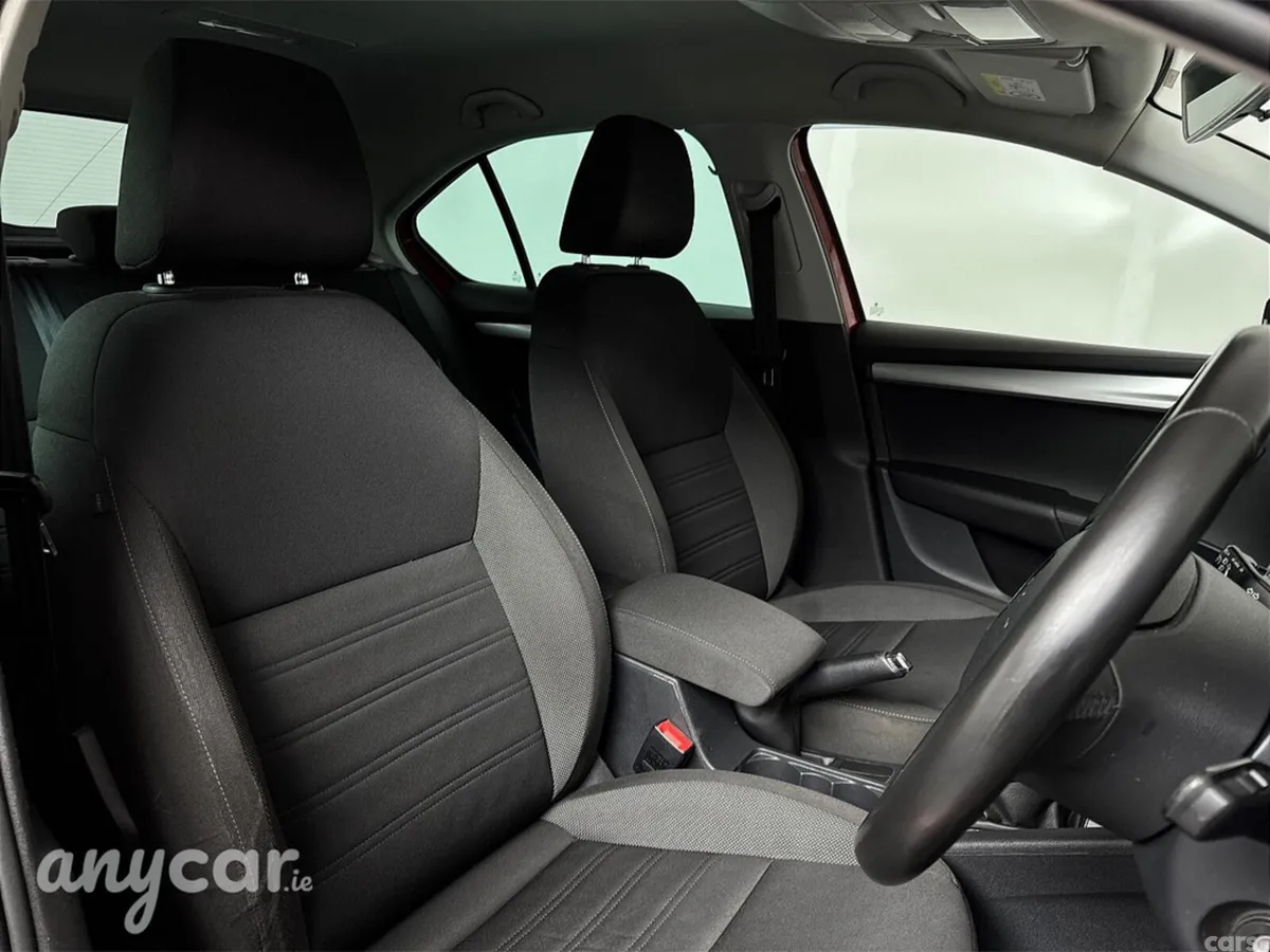 Skoda Octavia Saloon, Petrol, 2019, Red