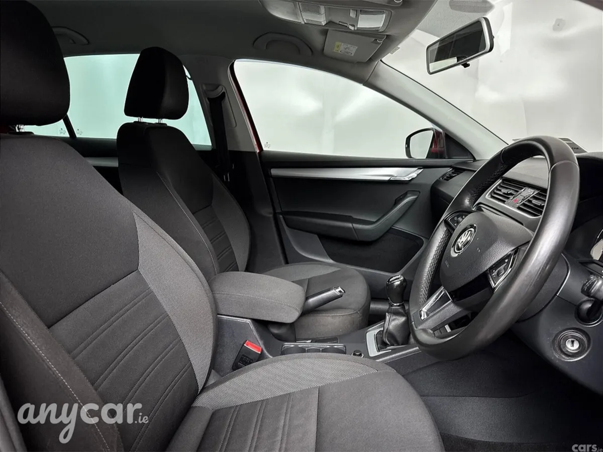 Skoda Octavia Saloon, Petrol, 2019, Red