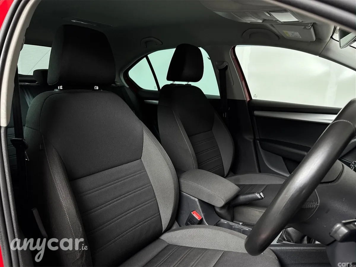 Skoda Octavia Saloon, Petrol, 2019, Red