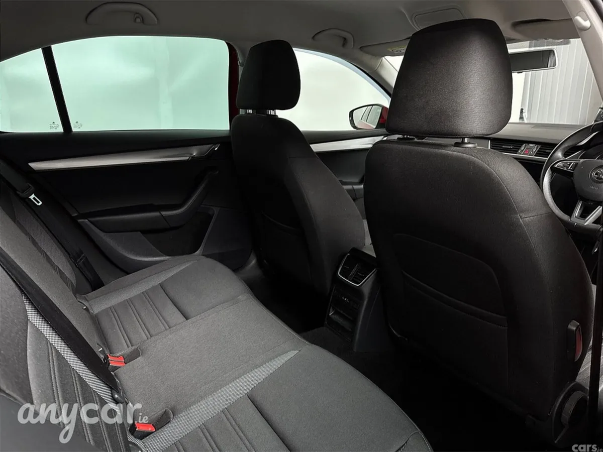 Skoda Octavia Saloon, Petrol, 2019, Red