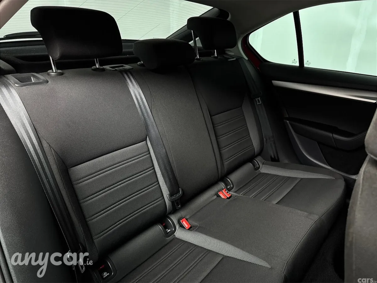 Skoda Octavia Saloon, Petrol, 2019, Red