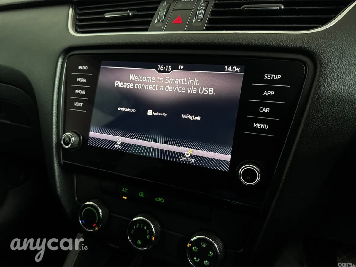 Skoda Octavia Saloon, Petrol, 2019, Red