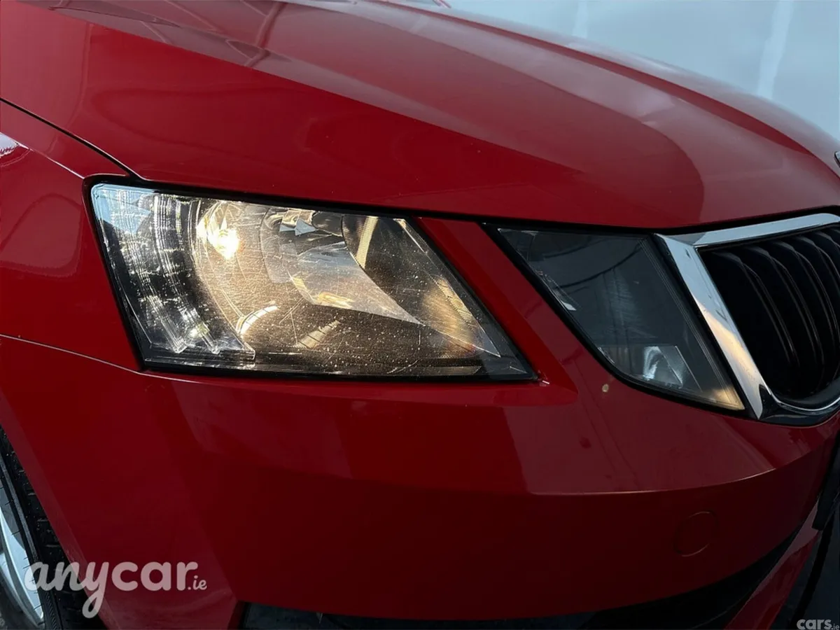 Skoda Octavia Saloon, Petrol, 2019, Red