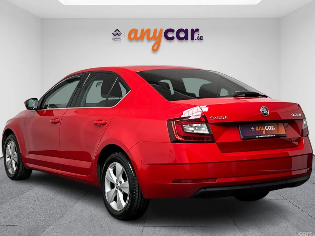 Skoda Octavia Saloon, Petrol, 2019, Red