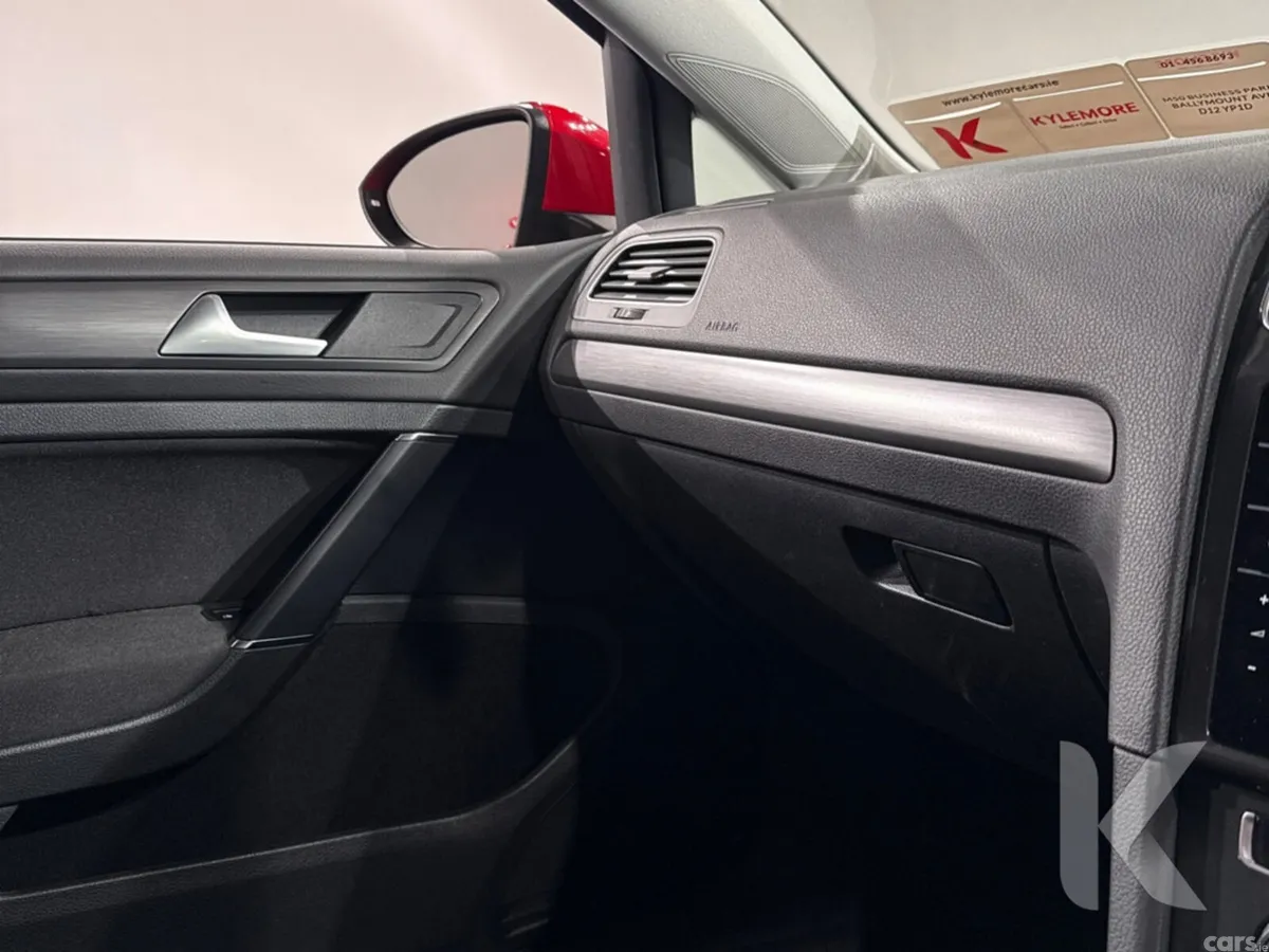 Volkswagen Golf Hatchback, Petrol, 2018, Red