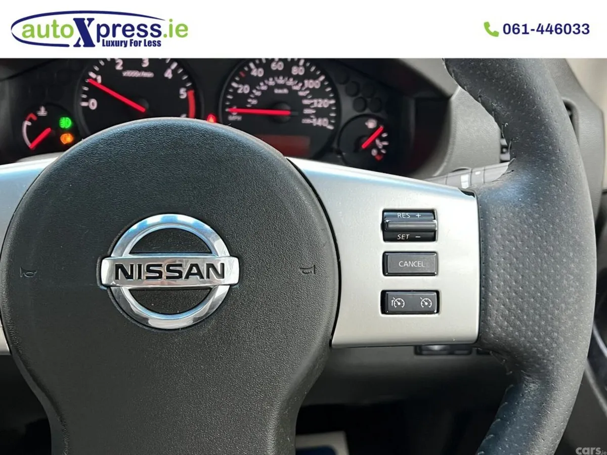 Nissan Navara Pick Up, Diesel, 2013, Silver