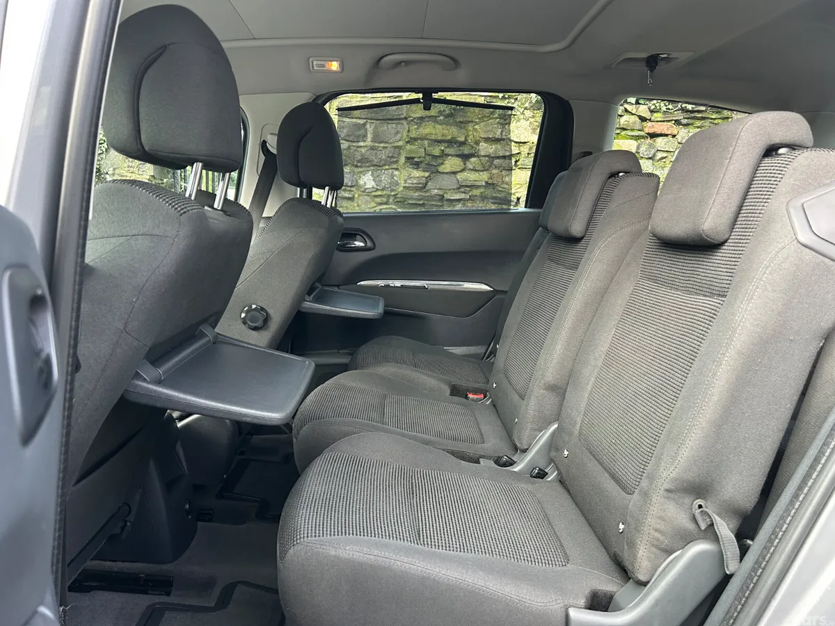 Peugeot 5008 MPV, Petrol, 2017, Grey