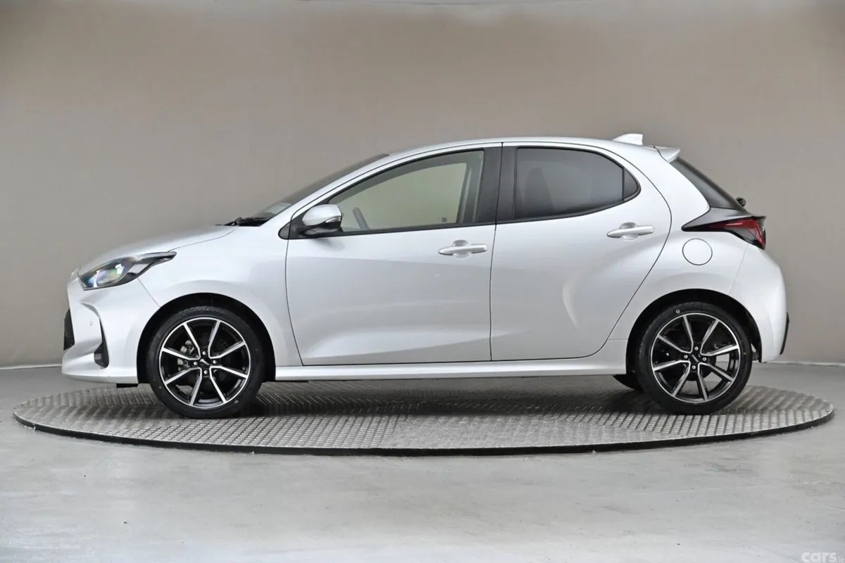 Toyota Yaris Hatchback, Petrol Hybrid, 2021, Silver