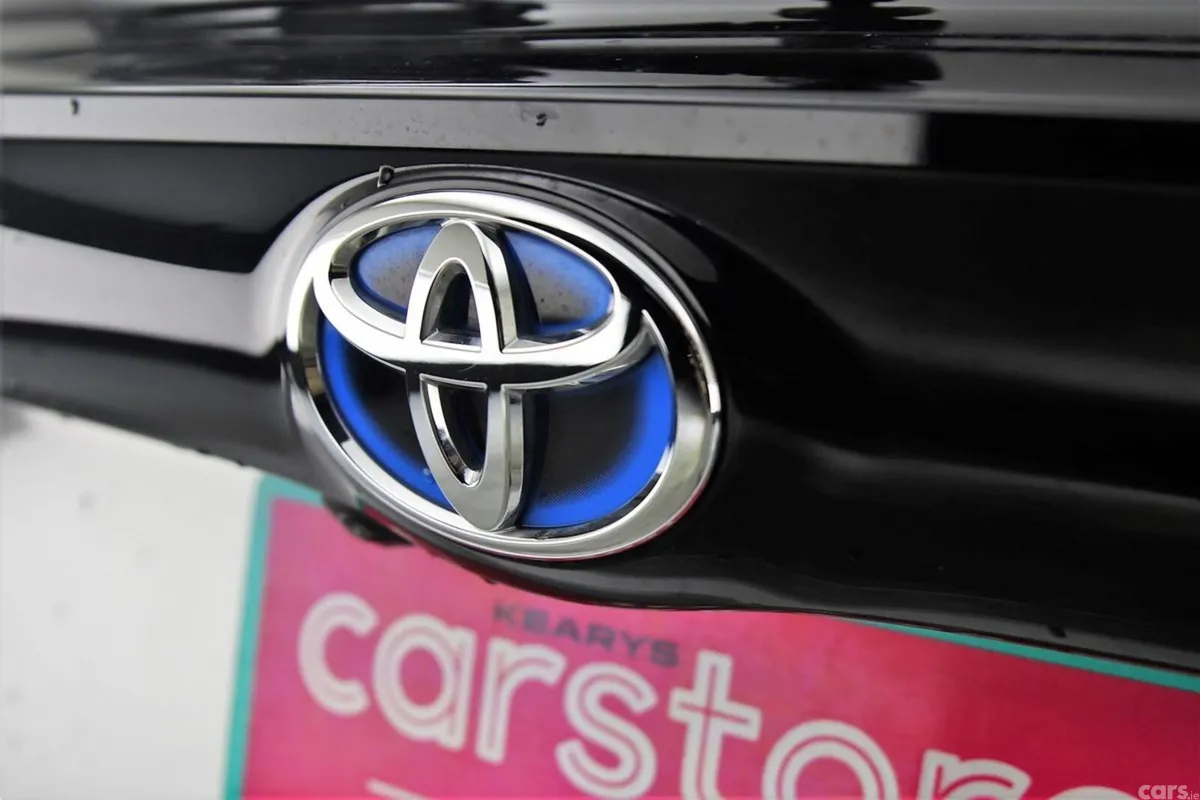 Toyota Yaris Hatchback, Petrol Hybrid, 2021, Silver