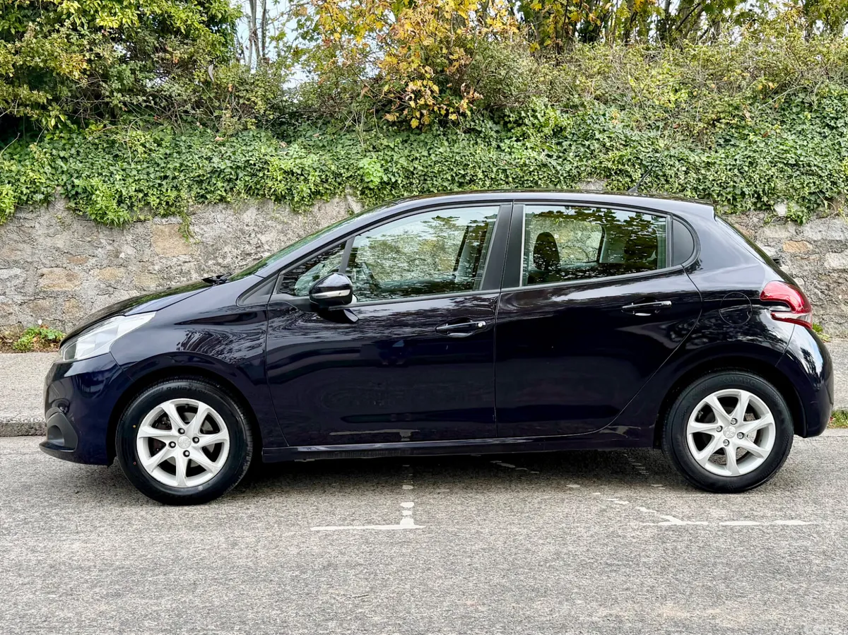 Peugeot 208 Hatchback, Petrol, 2016, Blue