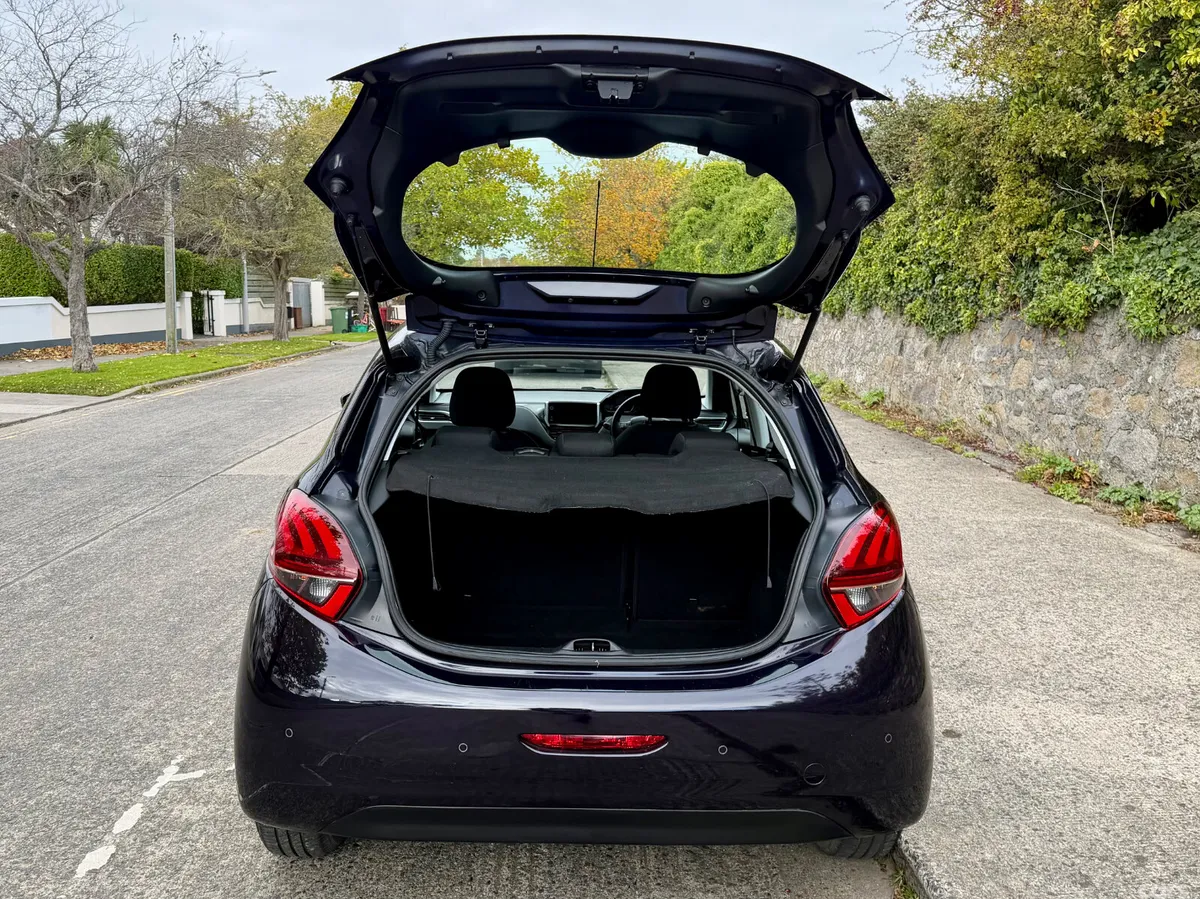 Peugeot 208 Hatchback, Petrol, 2016, Blue