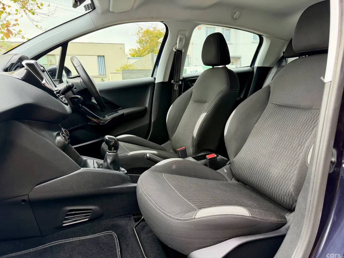 Peugeot 208 Hatchback, Petrol, 2016, Blue