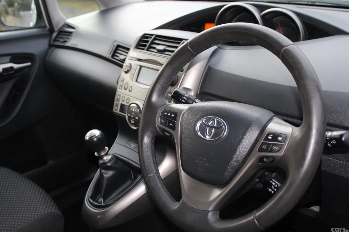 Toyota Verso MPV, Diesel, 2010, Silver