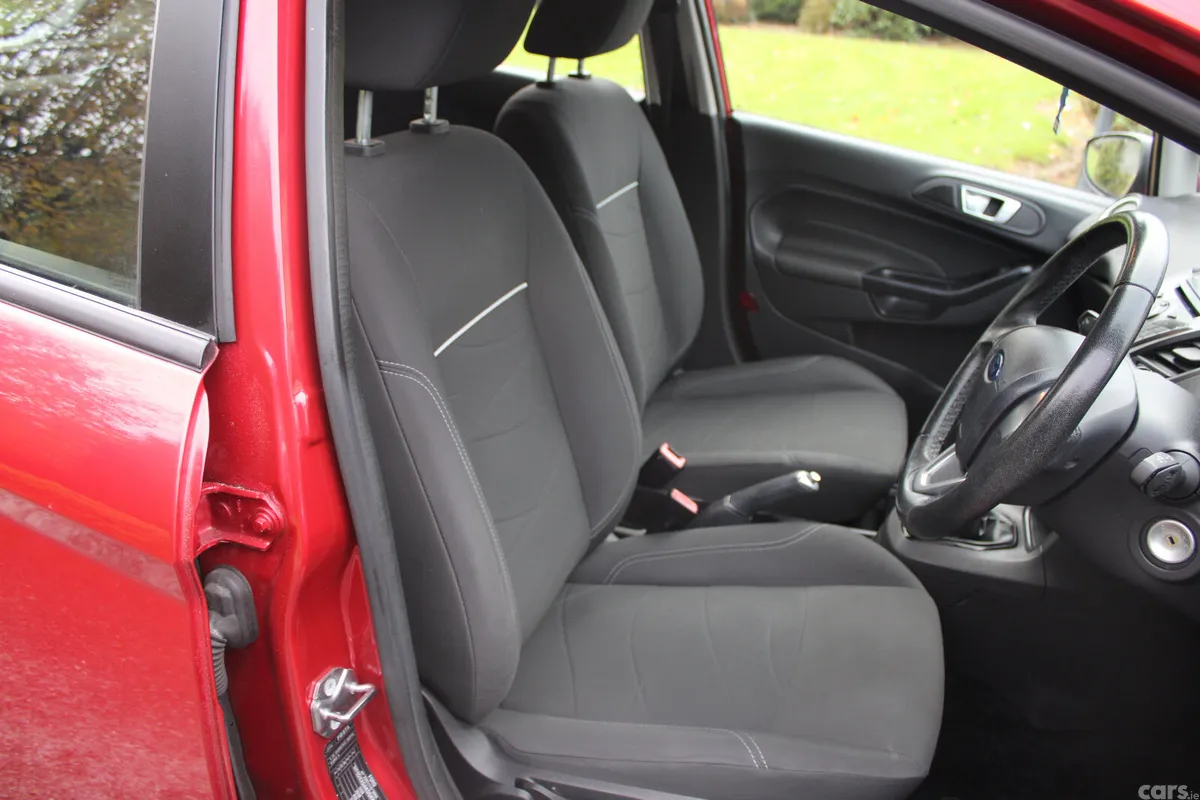 Ford Fiesta Hatchback, Petrol, 2017, Red