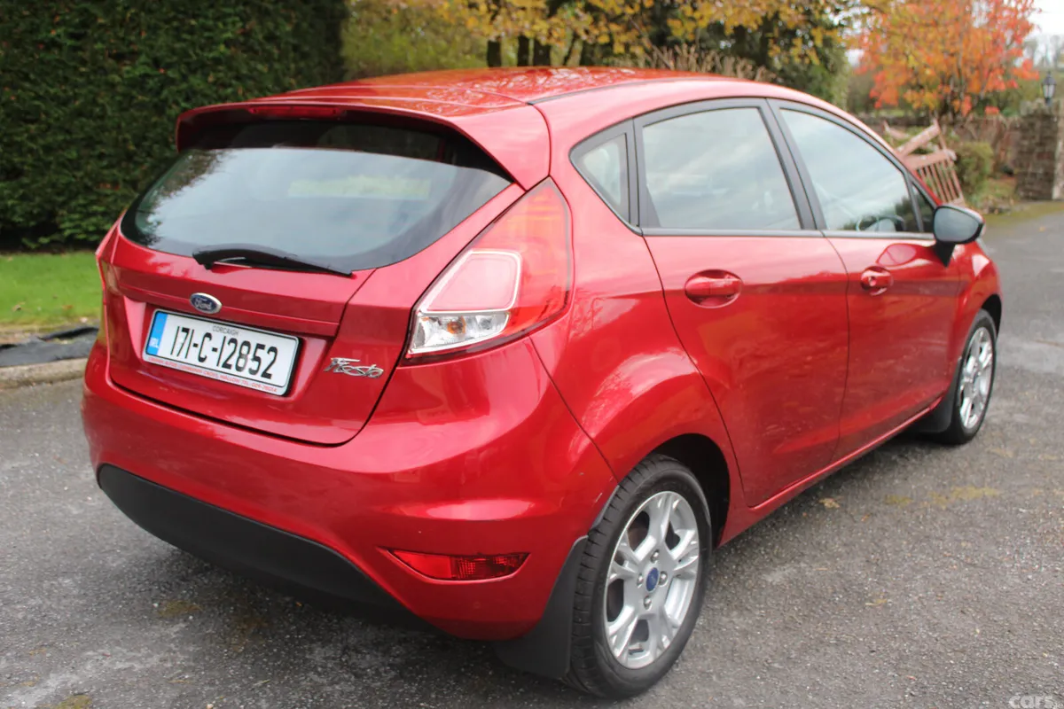 Ford Fiesta Hatchback, Petrol, 2017, Red