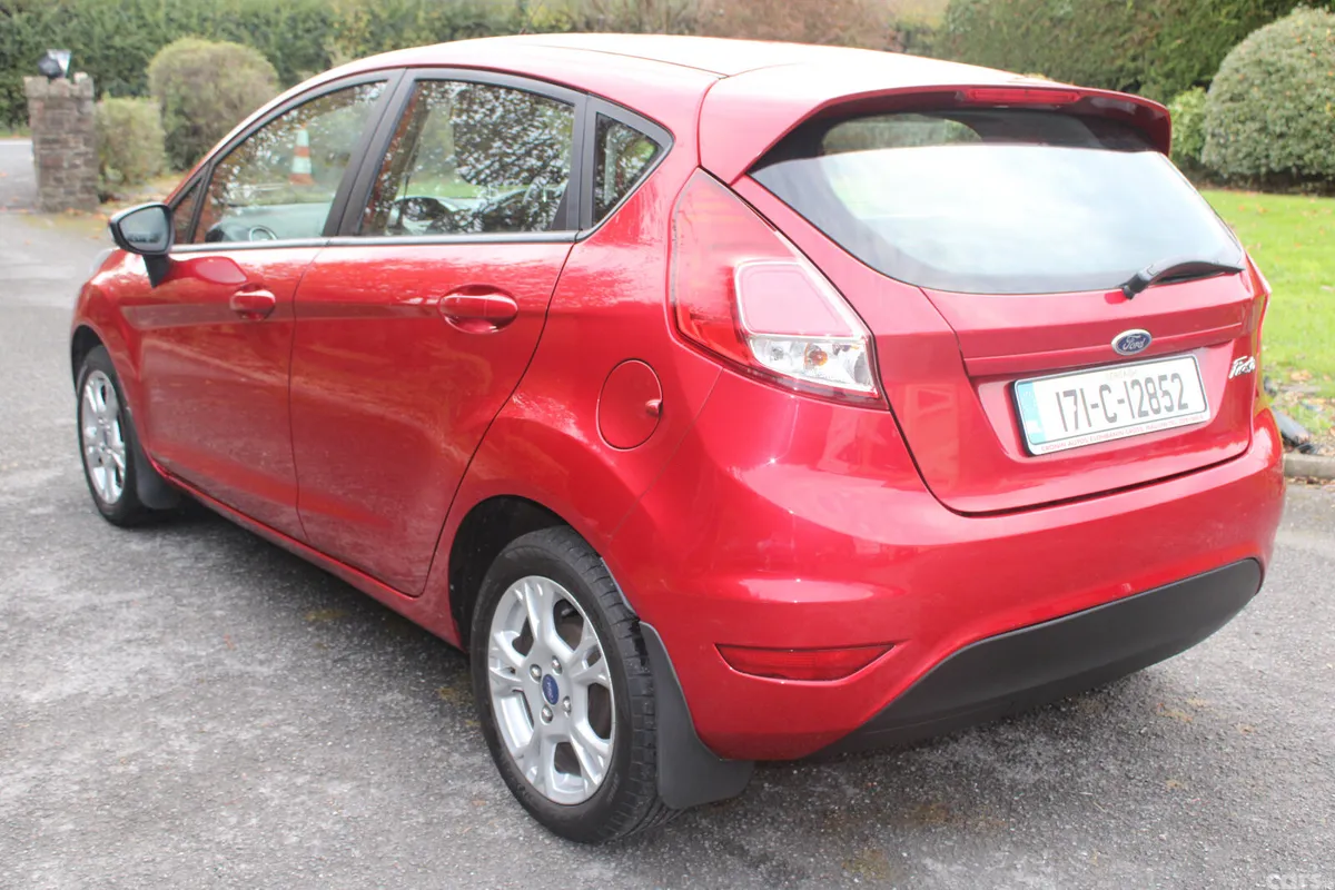 Ford Fiesta Hatchback, Petrol, 2017, Red