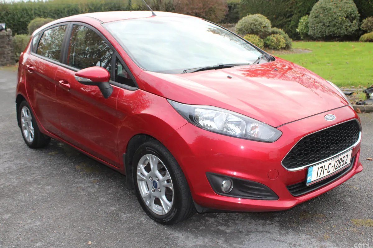 Ford Fiesta Hatchback, Petrol, 2017, Red