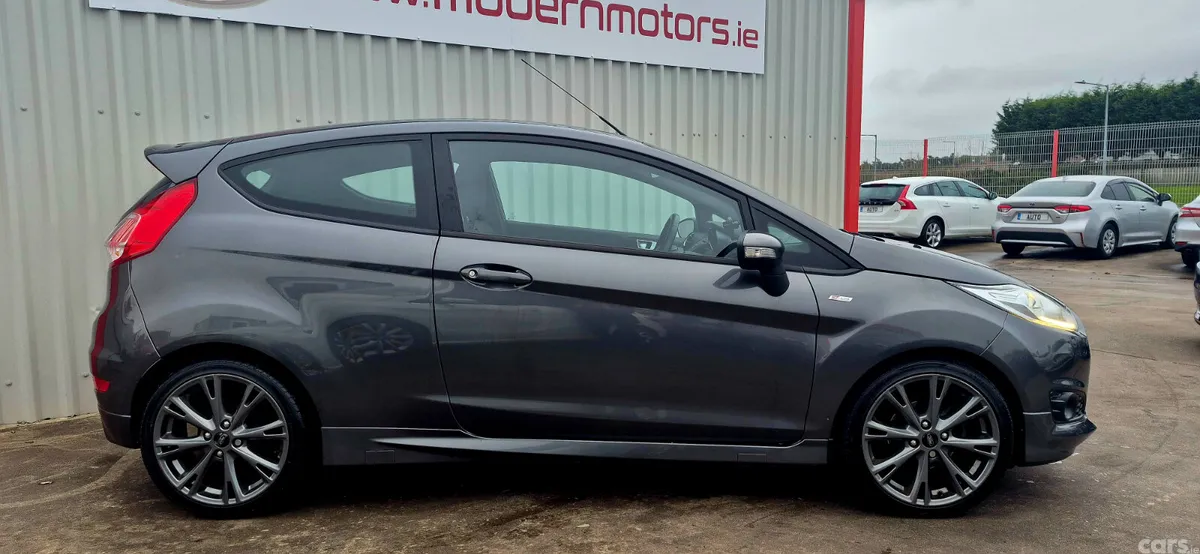 Ford Fiesta Hatchback, Petrol, 2016, Grey