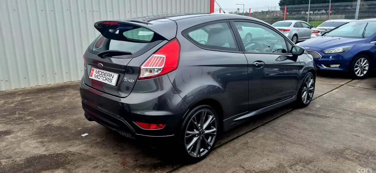 Ford Fiesta Hatchback, Petrol, 2016, Grey