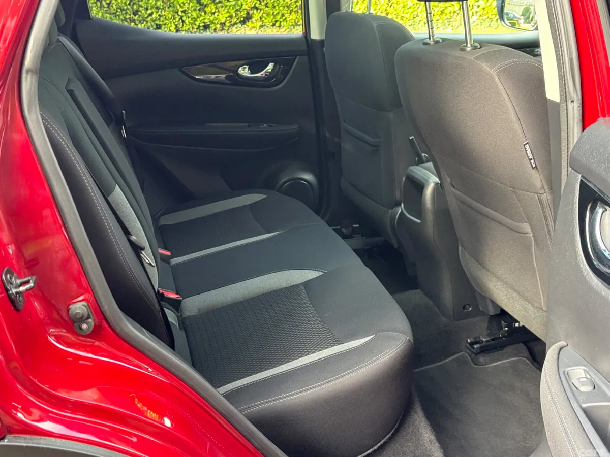 Nissan Qashqai MPV, Diesel, 2018, Red