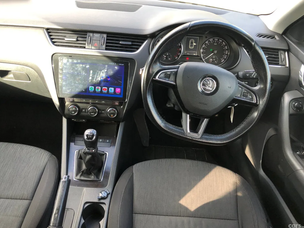 Skoda Octavia Saloon, Diesel, 2016, Silver