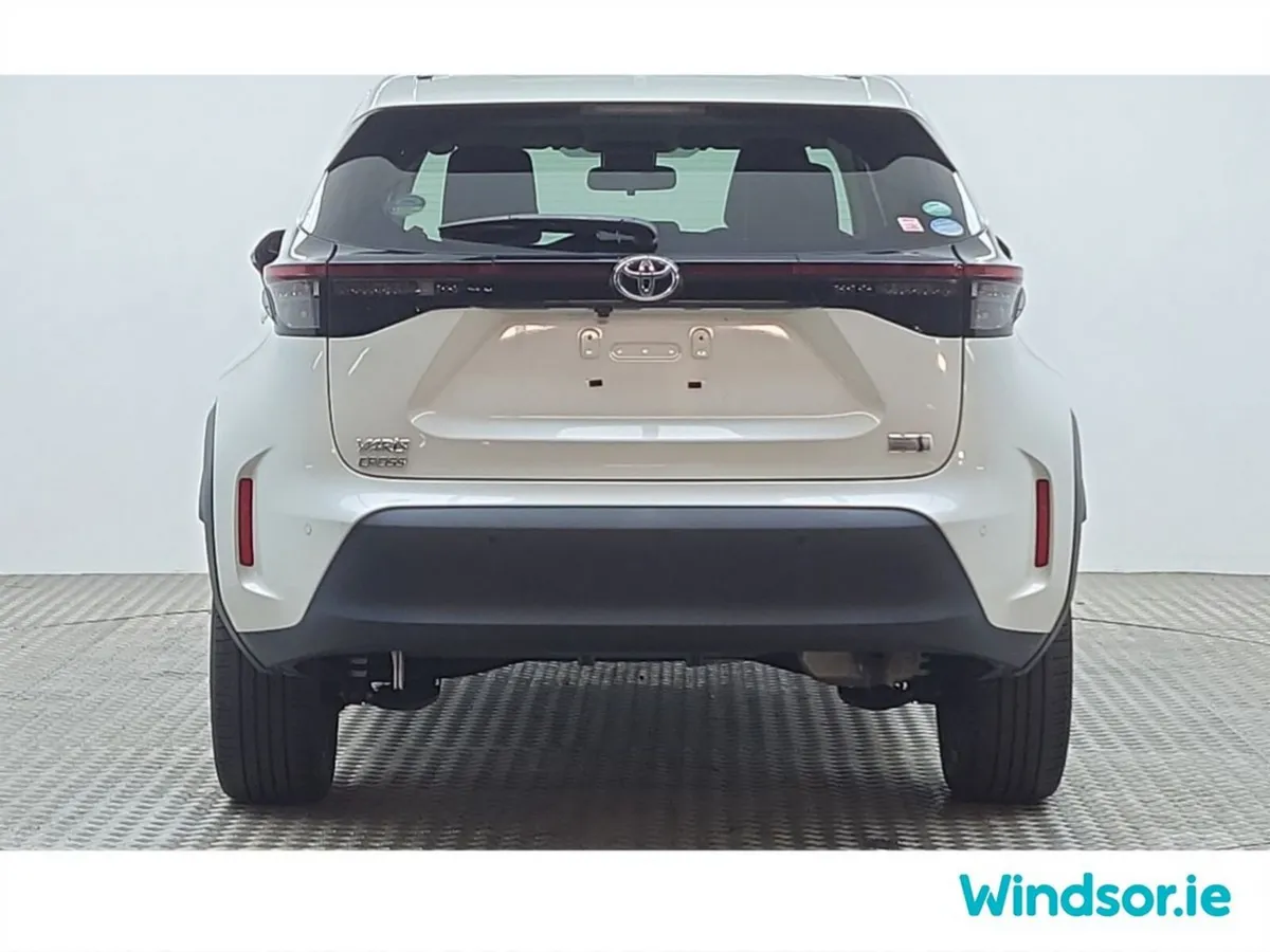Toyota Yaris Cross SUV, Petrol Hybrid, 2021, White