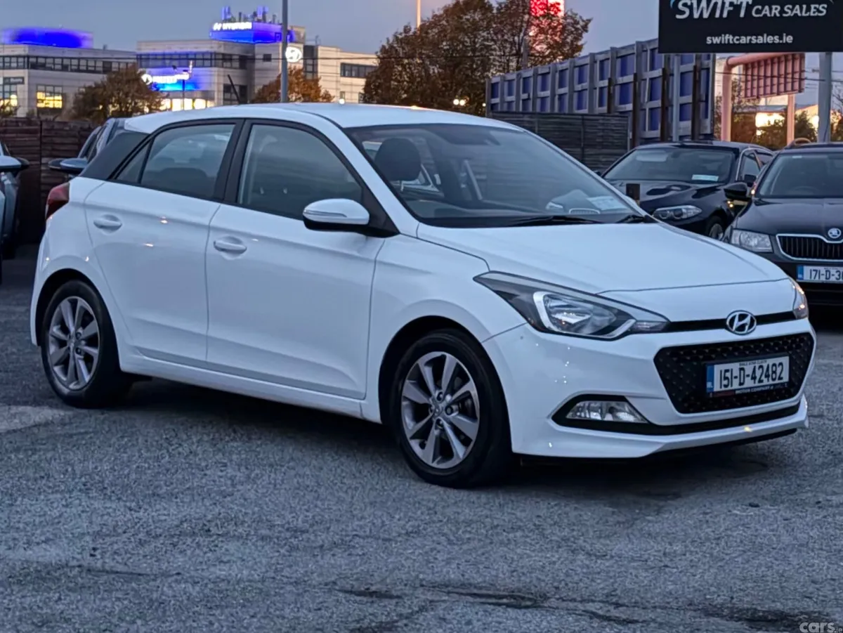 Hyundai i20 Hatchback, Petrol, 2015, White