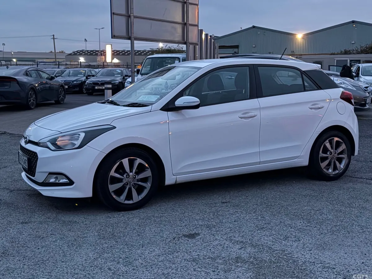 Hyundai i20 Hatchback, Petrol, 2015, White