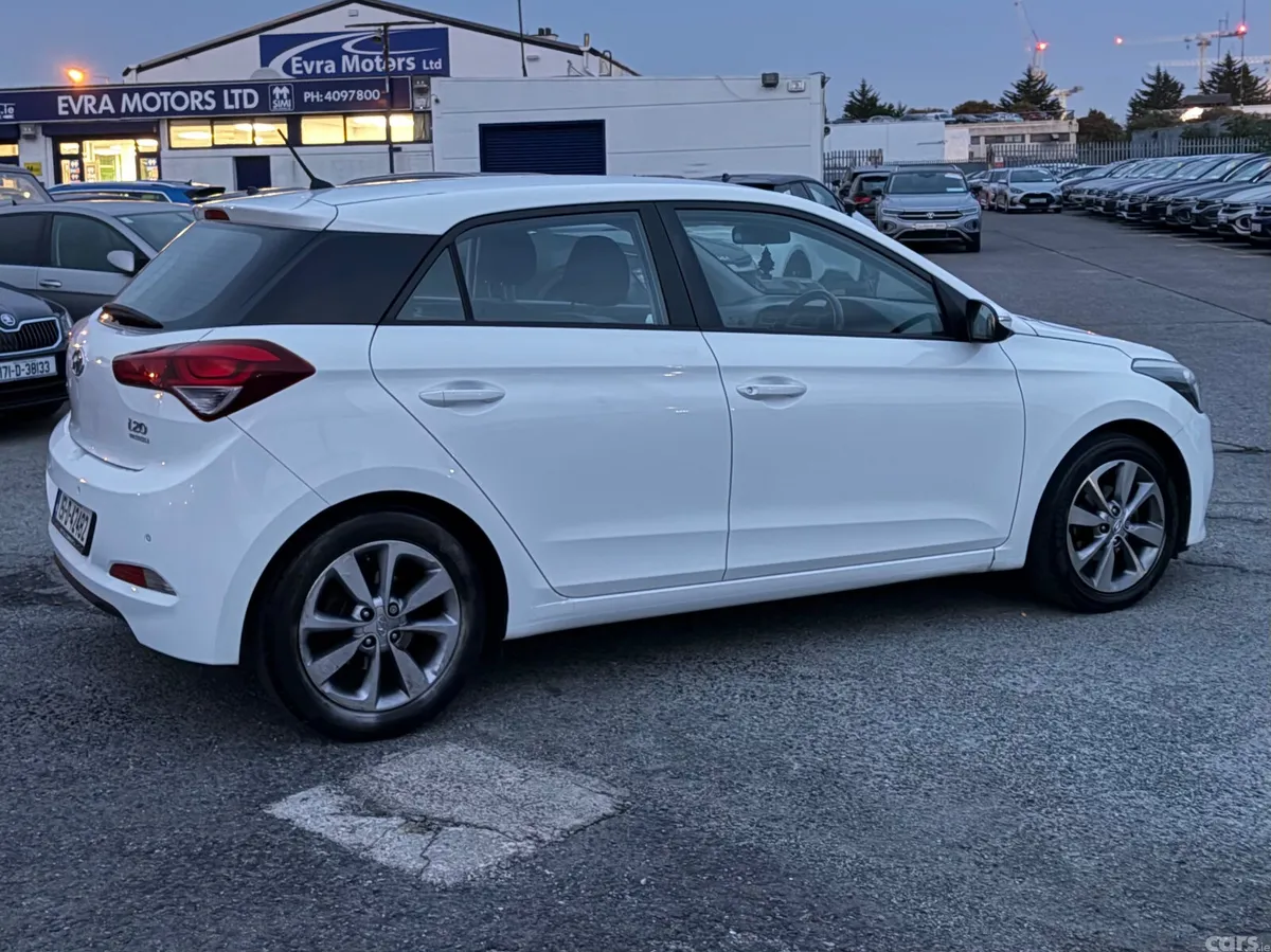 Hyundai i20 Hatchback, Petrol, 2015, White