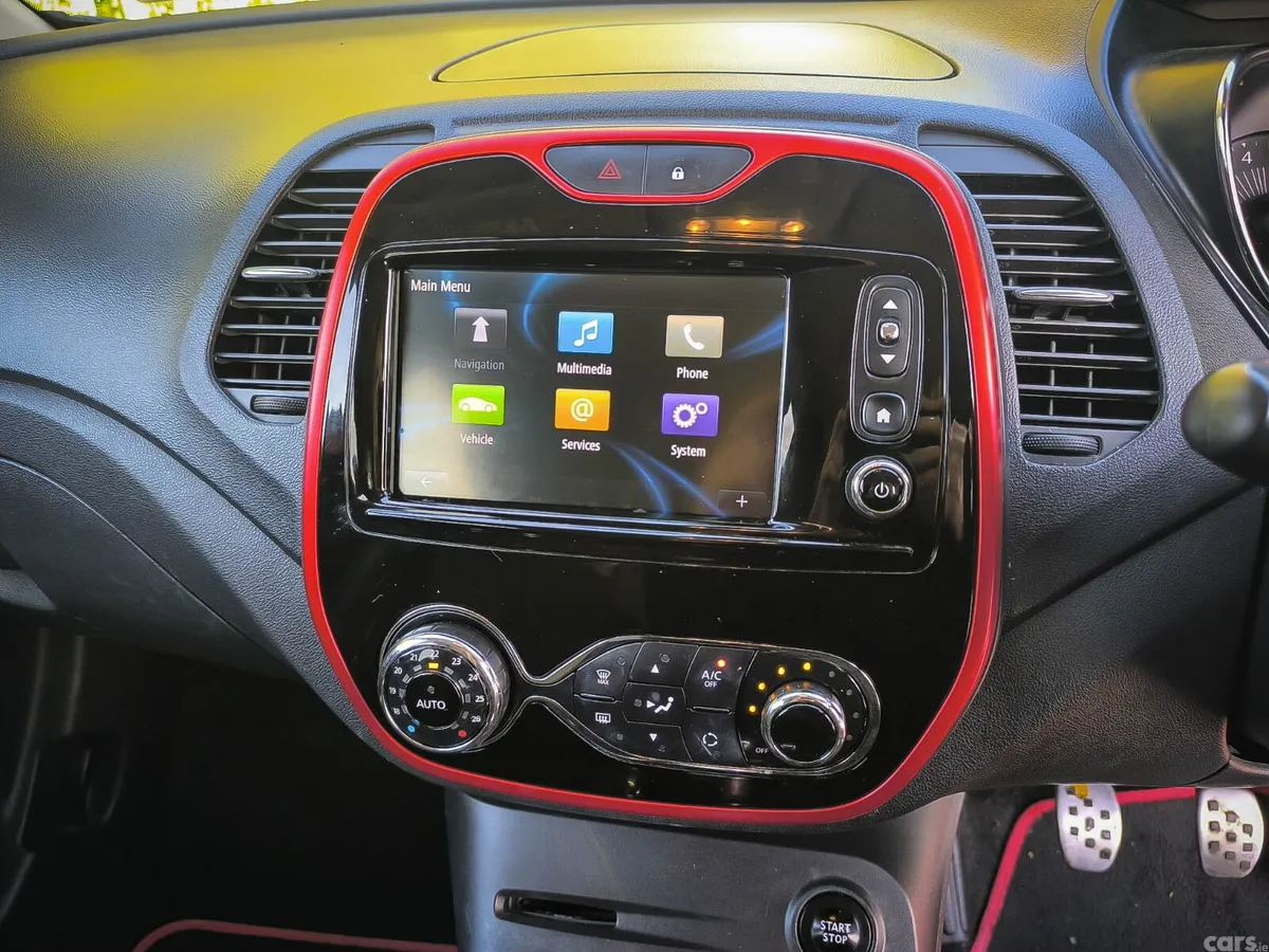 Renault Captur Hatchback, Diesel, 2017, Red