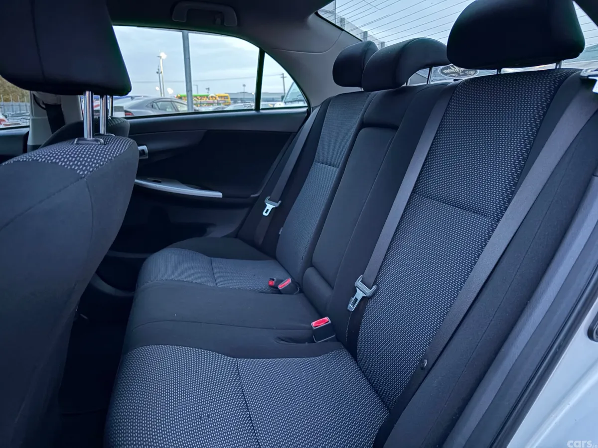 Toyota Corolla Saloon, Diesel, 2011, Silver
