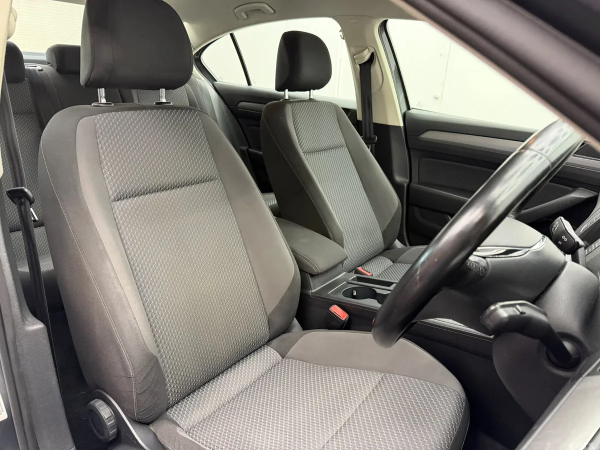 Volkswagen Passat Saloon, Diesel, 2017, Grey