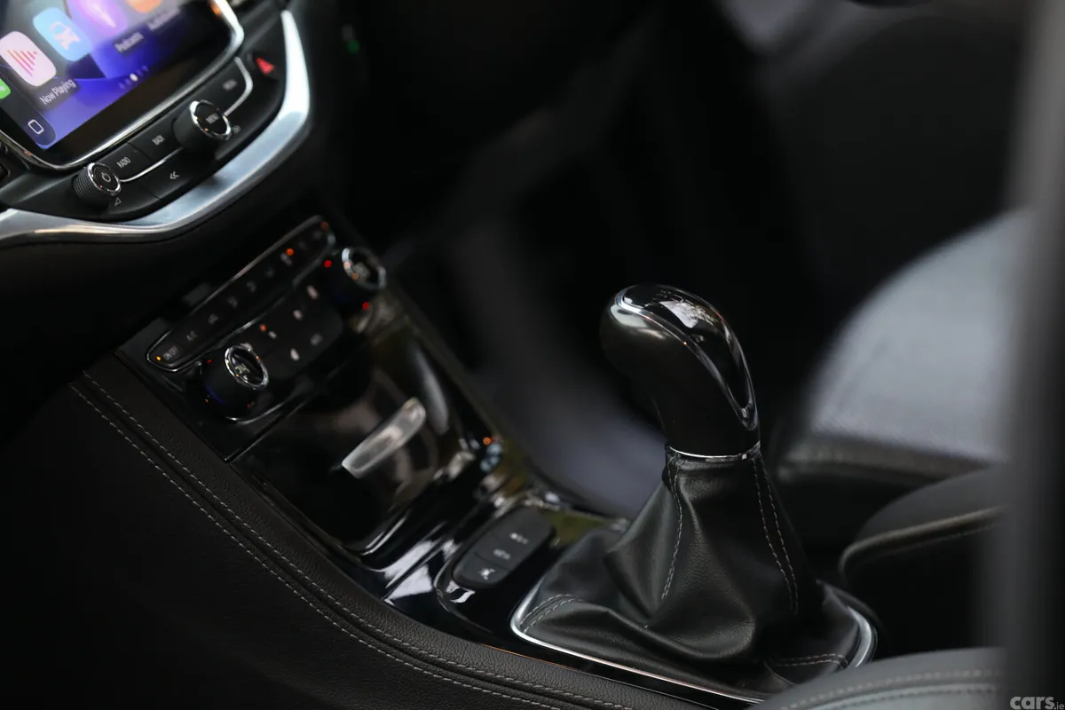 Opel Astra Hatchback, Diesel, 2015, Black